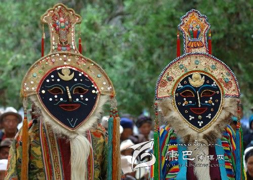 藏戲面具：多姿多彩！