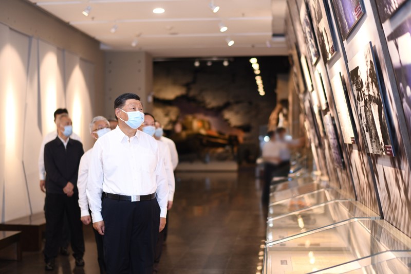 2022年8月16日至17日，中共中央總書記、國家主席、中央軍委主席習(xí)近平在遼寧考察。這是16日下午，習(xí)近平在錦州市考察遼沈戰(zhàn)役紀(jì)念館。 新華社記者 燕雁 攝