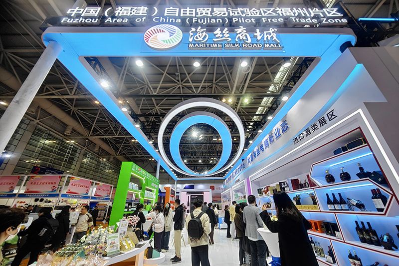 2024年3月18日，第四屆中國跨境電商交易會(huì)在福建福州開幕。展會(huì)聚焦“鏈接跨境全流域 共建電商新生態(tài)”，集聚全國80余個(gè)外貿(mào)產(chǎn)業(yè)帶的上千家供應(yīng)鏈企業(yè)。